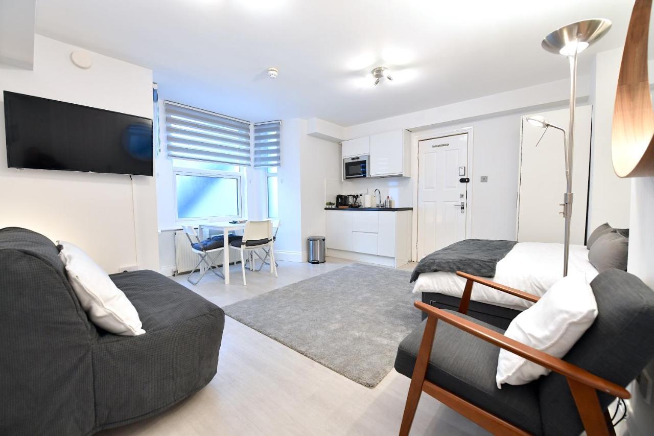 Very Close To Line Underground Shepherds Bush And Westfield Newly Refurbished * Londres