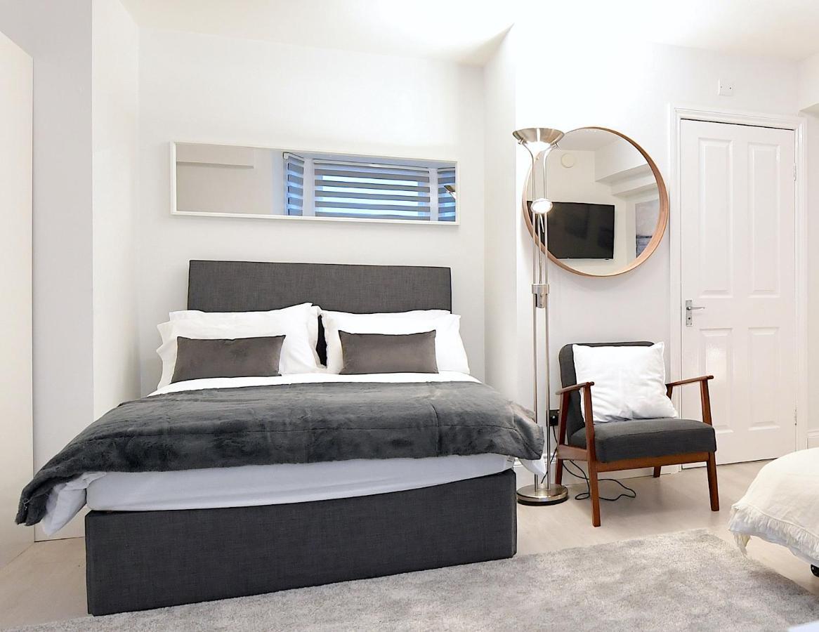 Very Close To Line Underground Shepherds Bush And Westfield Newly Refurbished Londres