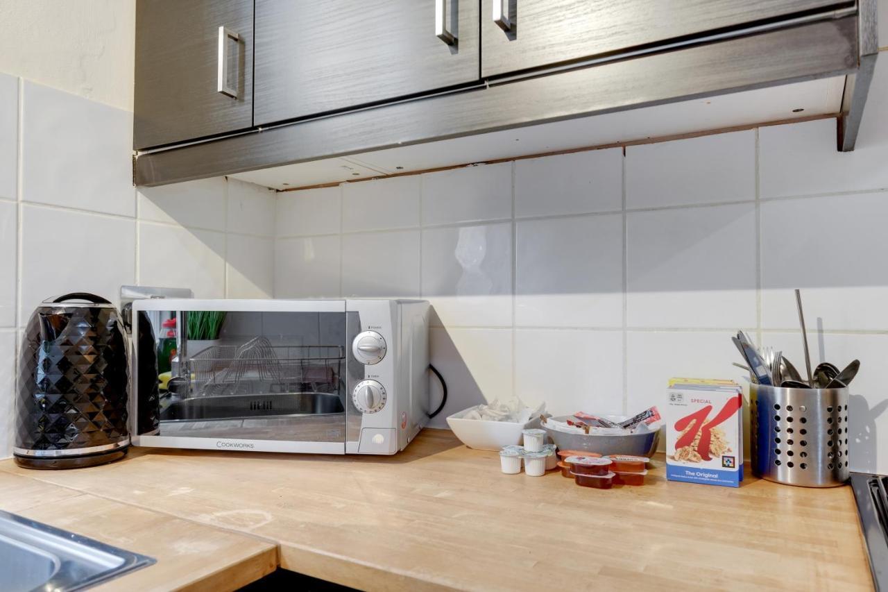 Mirabel Two Bedrooms, One Bath, Fulham Sw6 By Mdps *