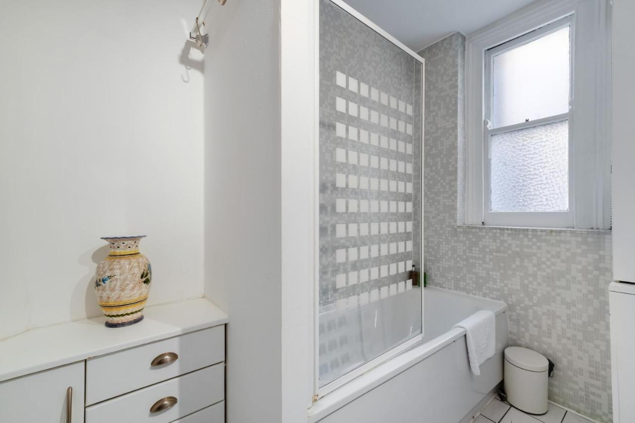 Mirabel Two Bedrooms, One Bath, Fulham Sw6 By Mdps