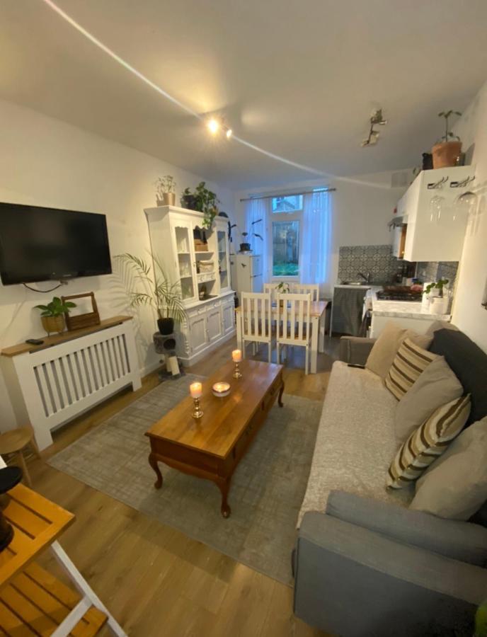 Guest Bedroom With King Size Bed In Brixton Accommodatie bij particulieren Londen