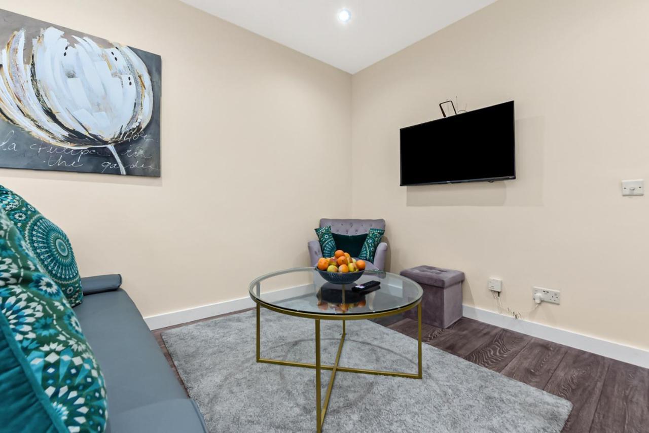 Family Friendly, Zone 2, 2 Beds, Overground * Londen