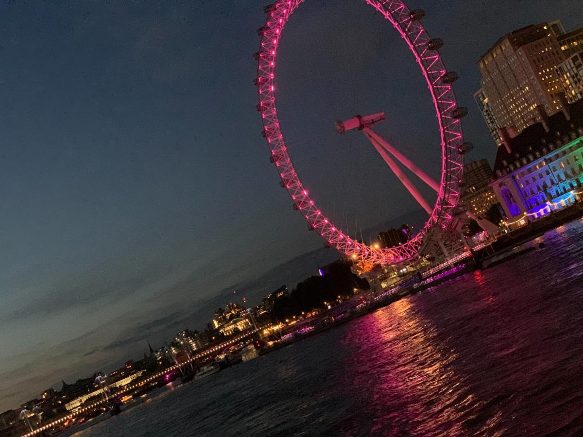 Apartamento Luxury Riverside With Easy Access To London, O2, Excel Centre And Parking