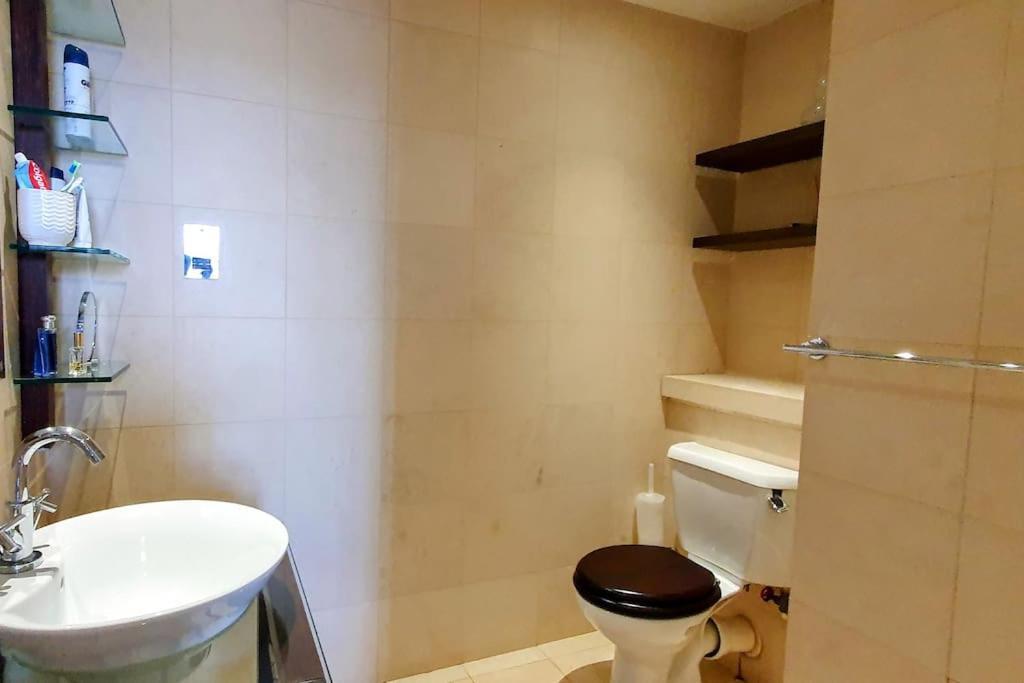 Beautiful Centrally Located Spacious Penthouse Flat. Appartement Londres
