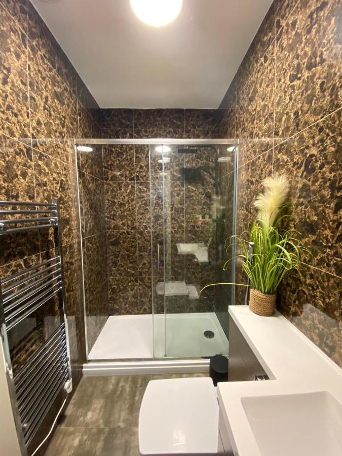 424 Edgwar Road Apartment London
