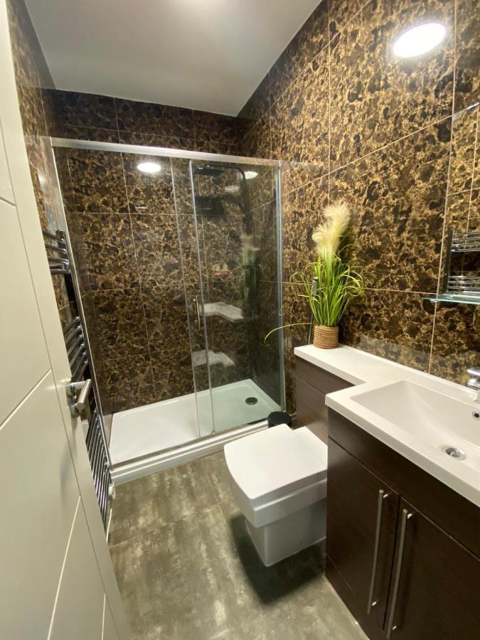 424 Edgwar Road * London