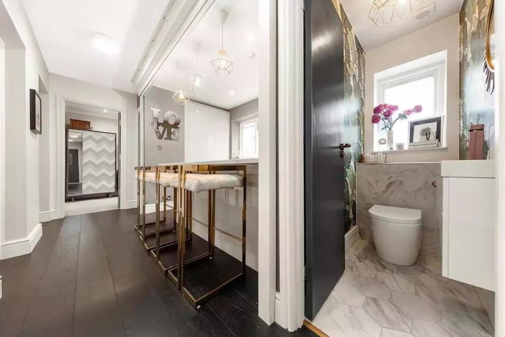Location In - Kings Road 3-bed With Terrace, Ac & Netflix Appartement