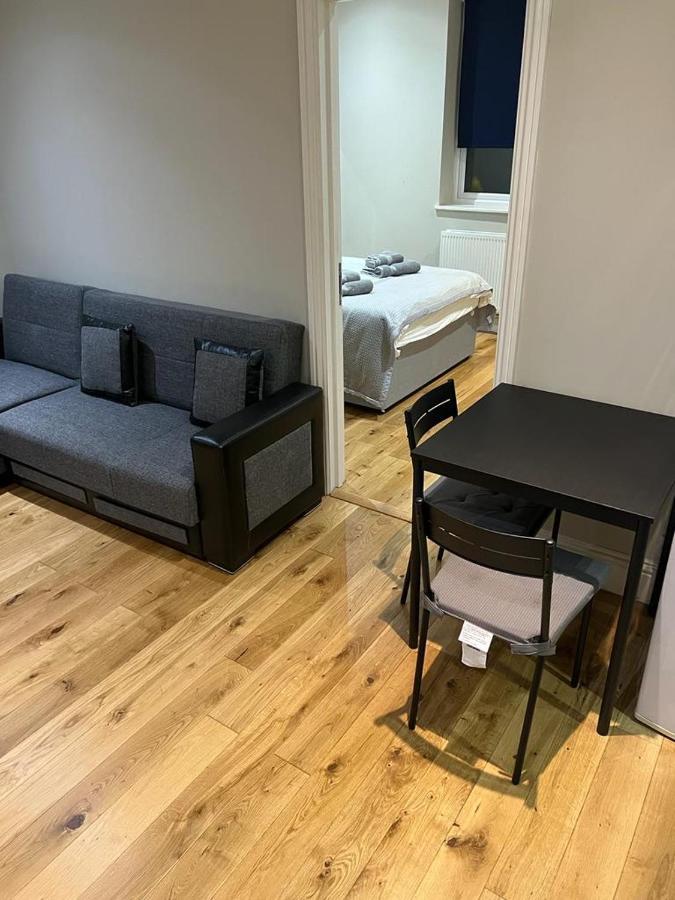 Lovely 1 Bedroom With On Street Parking Apartamento Londres