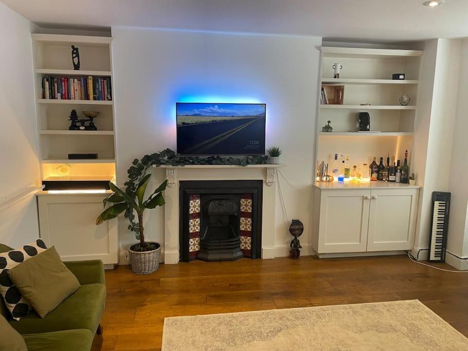 Lovely 2-bed With Patio Near Camden * Londres