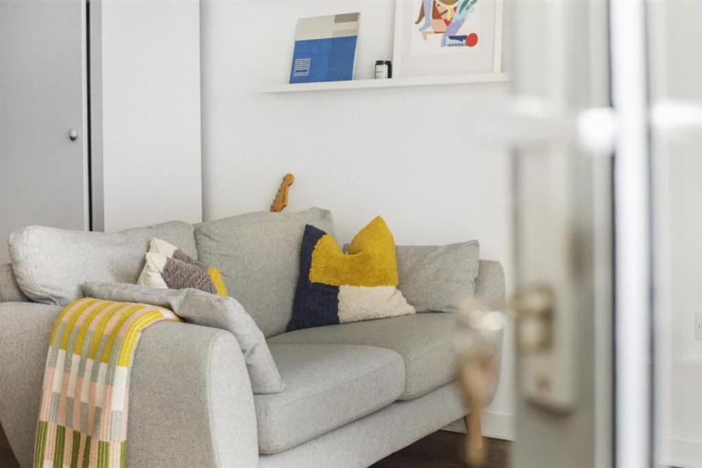 Central Zone 2 Modern Apartment London