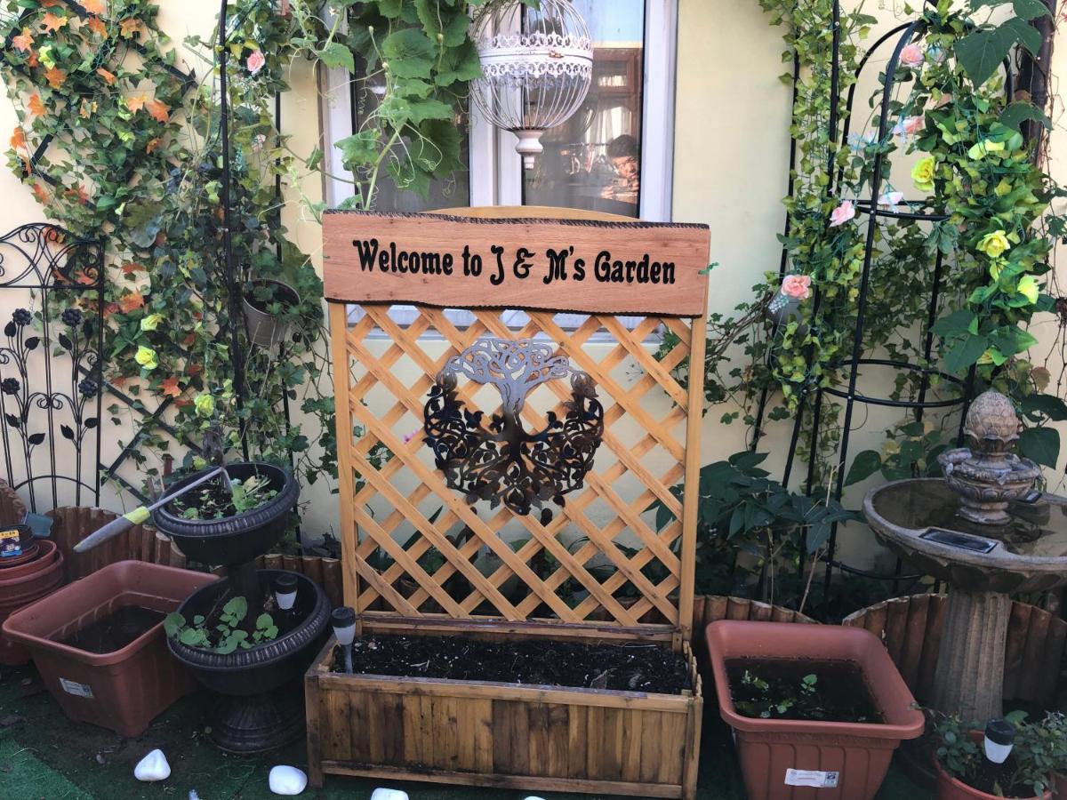 Cheerful 4 Bedroom House With Garden Free Parking Casa de férias