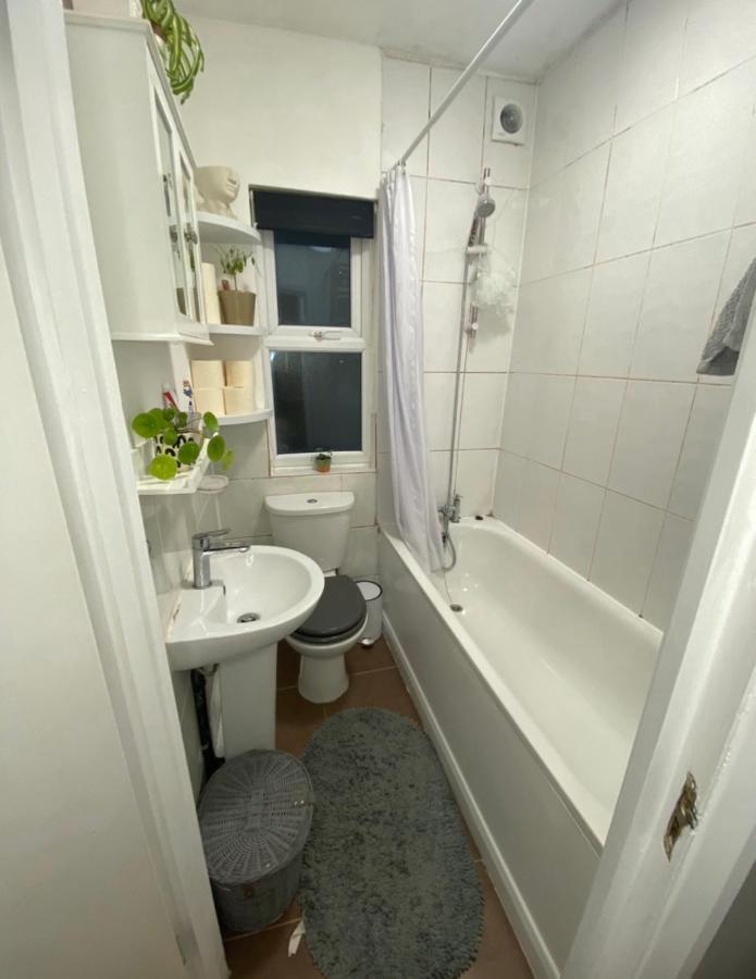 Guest Bedroom With King Size Bed In Brixton Accommodatie bij particulieren *