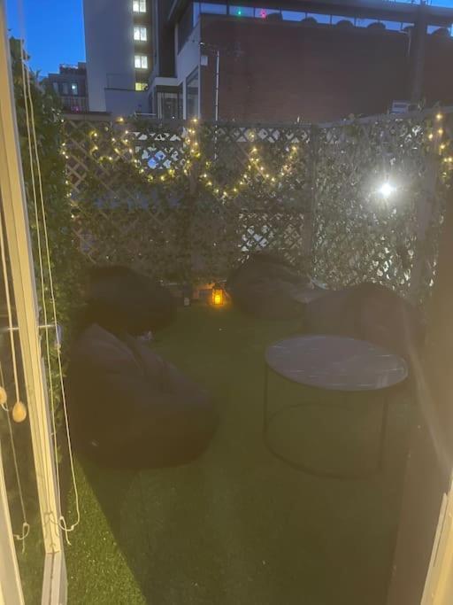 Spacious 2 Bedroom In The Heart Of Soho. Apartamento *