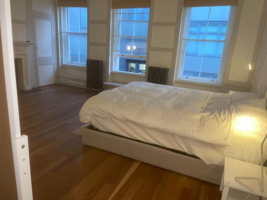 Spacious 2 Bedroom In The Heart Of Soho. * Londres
