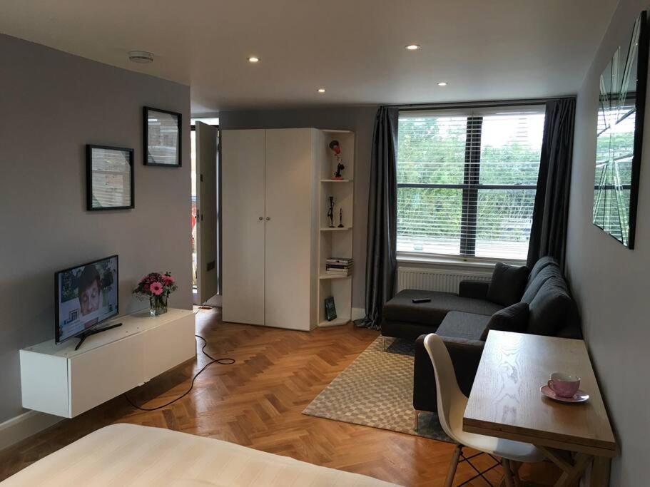 Amazing Near Tube Station Appartement