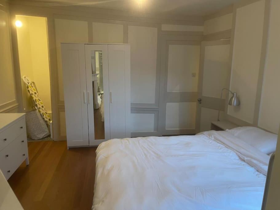 Spacious 2 Bedroom In The Heart Of Soho.