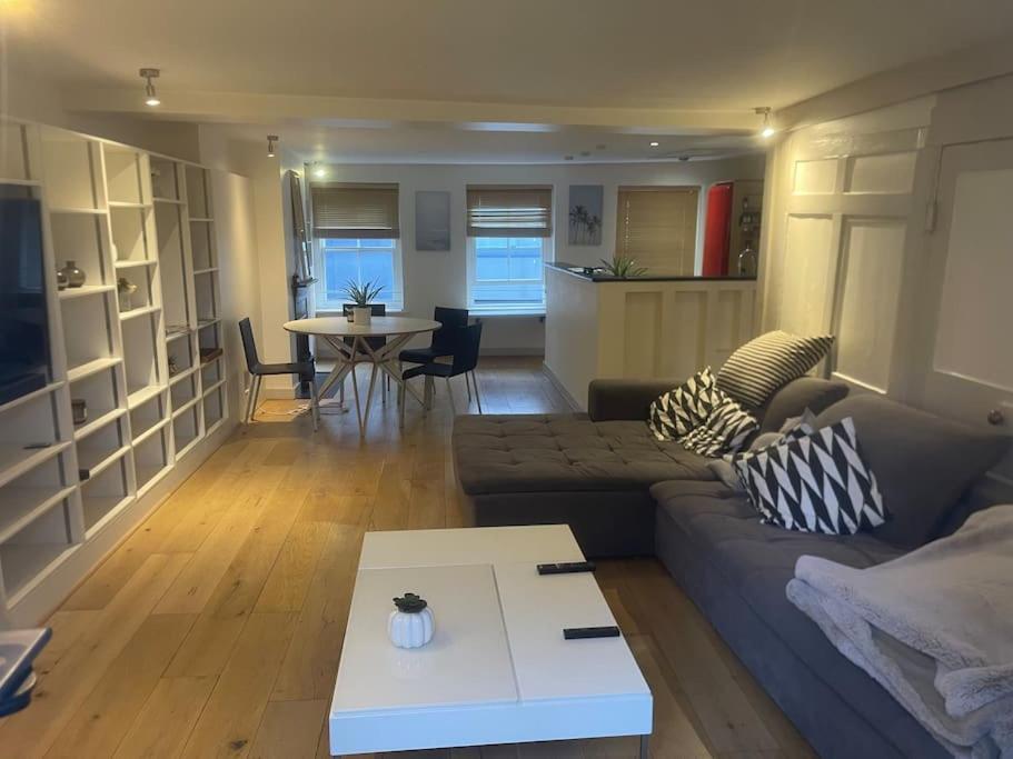 Apartamento Spacious 2 Bedroom In The Heart Of Soho. Londres