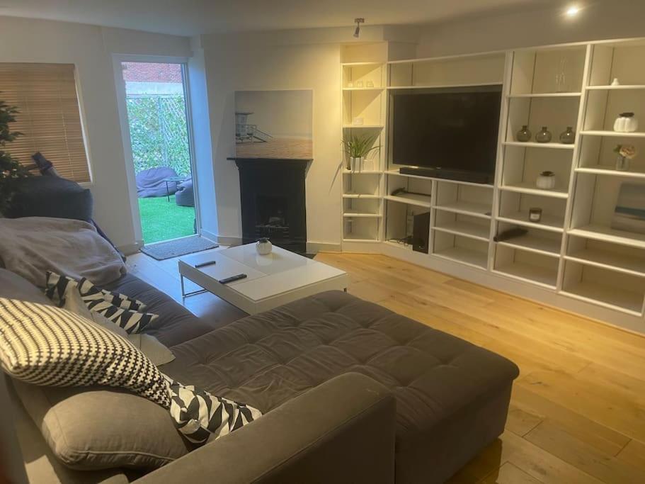 Apartamento Spacious 2 Bedroom In The Heart Of Soho. Londres