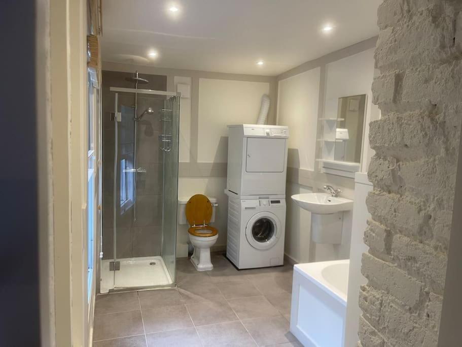 Spacious 2 Bedroom In The Heart Of Soho. Apartamento Londres