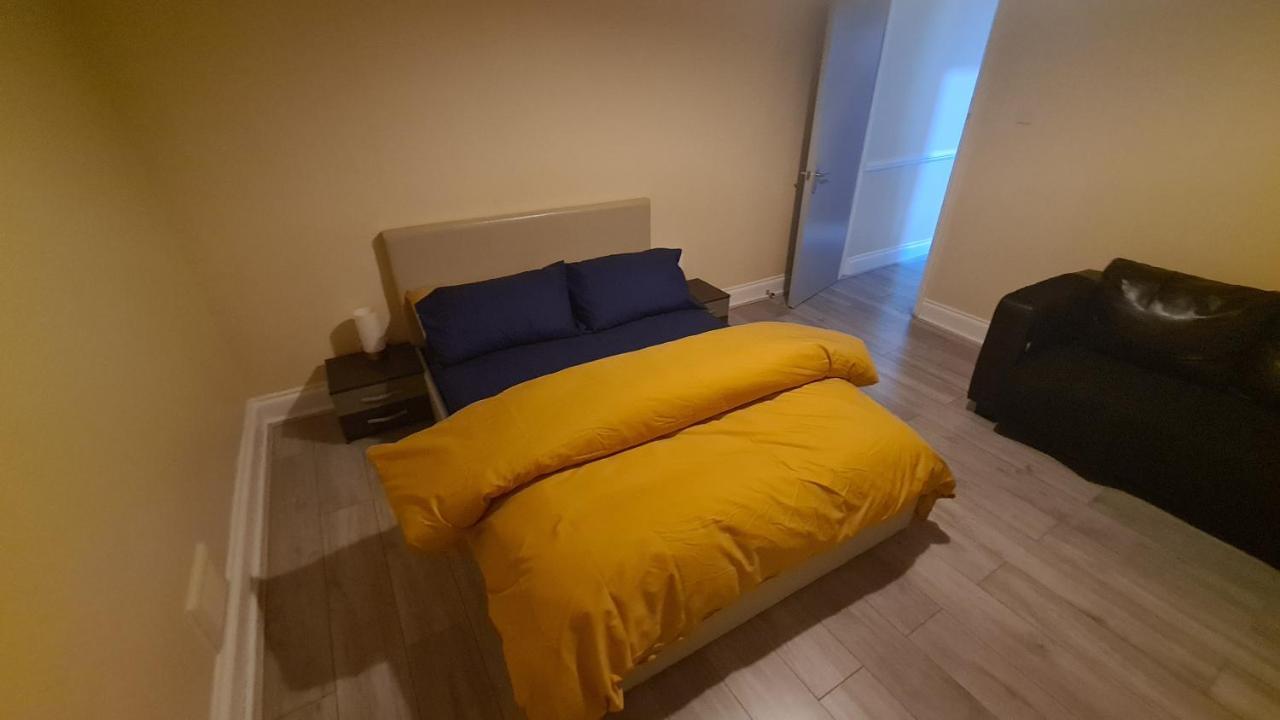Entire 2 Bedroom Home/flat In London, Line Apartamento