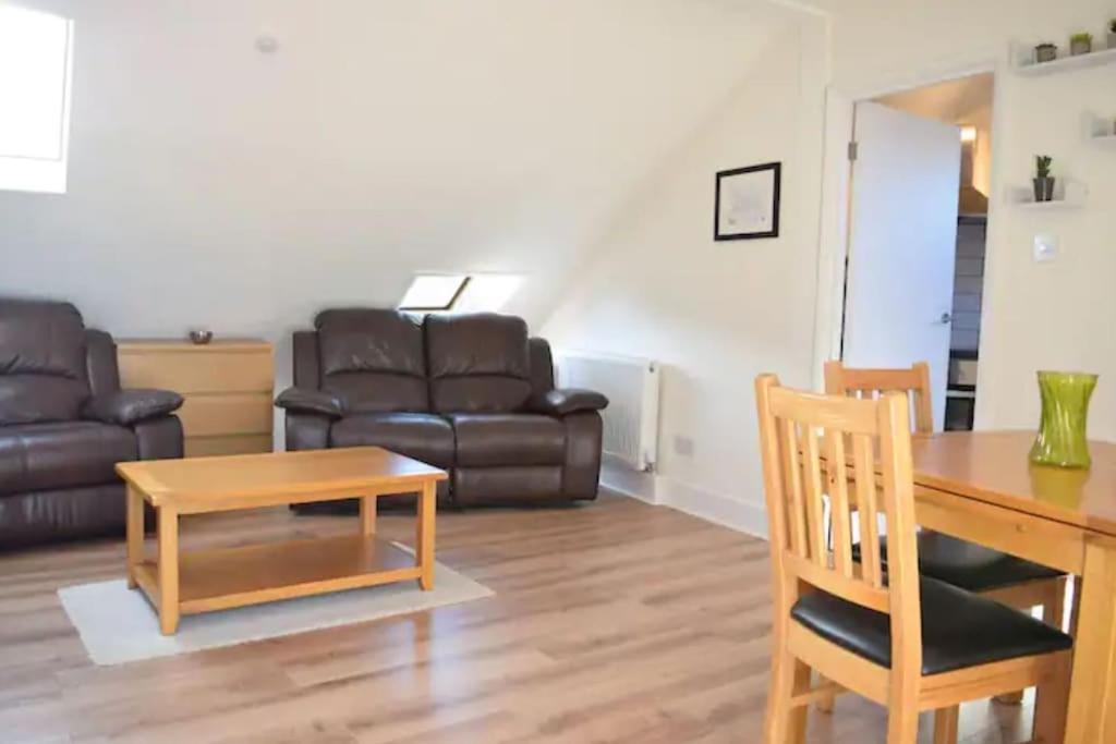 Spacious 1 Bedroom W/ Outdoor Terrace *