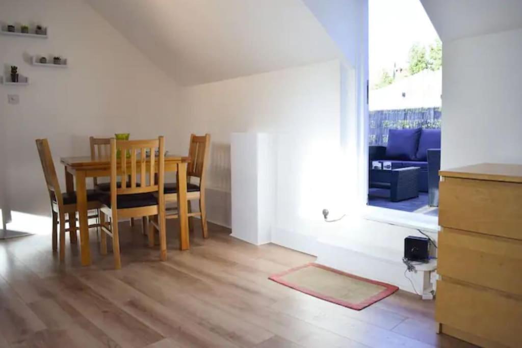 Apartment Spacious 1 Bedroom W/ Outdoor Terrace