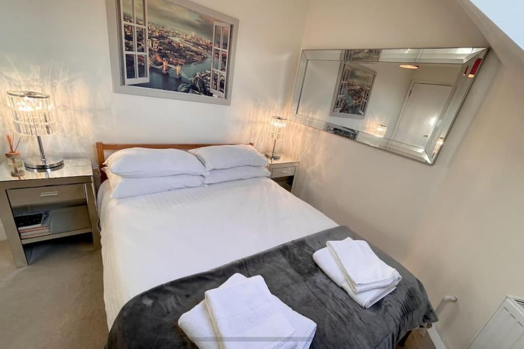 Apartment Spacious 1 Bedroom W/ Outdoor Terrace