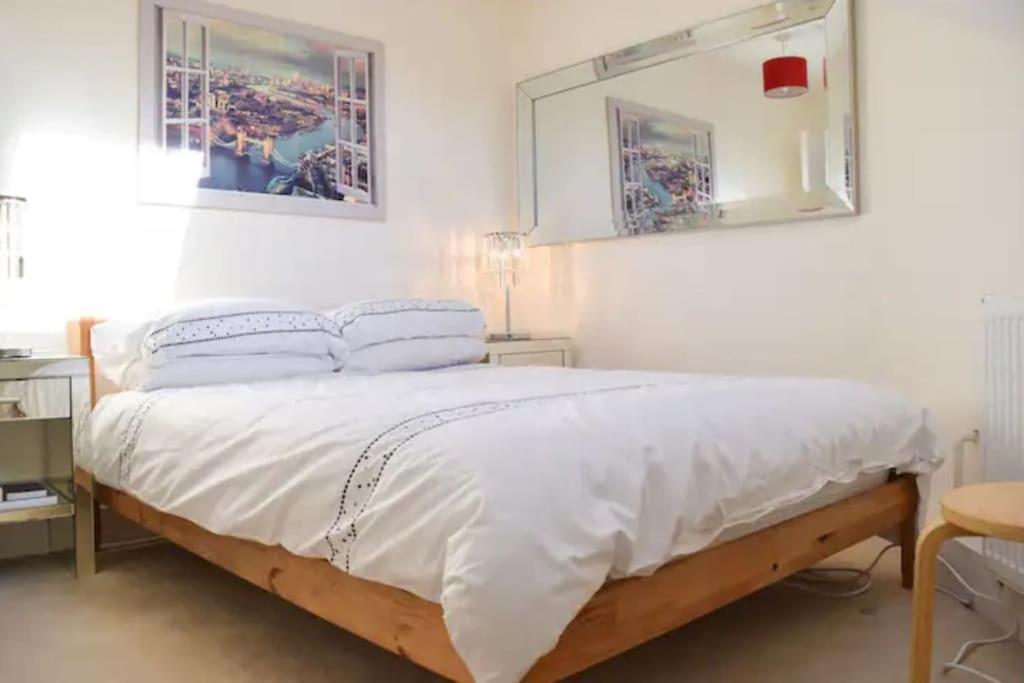 Spacious 1 Bedroom W/ Outdoor Terrace *