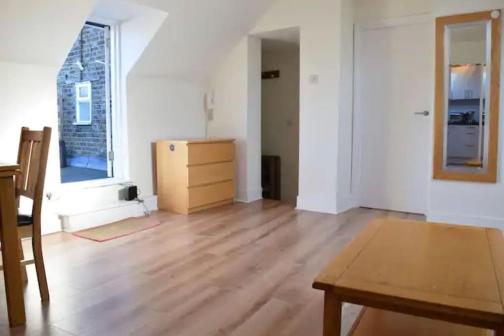 Apartment Spacious 1 Bedroom W/ Outdoor Terrace *