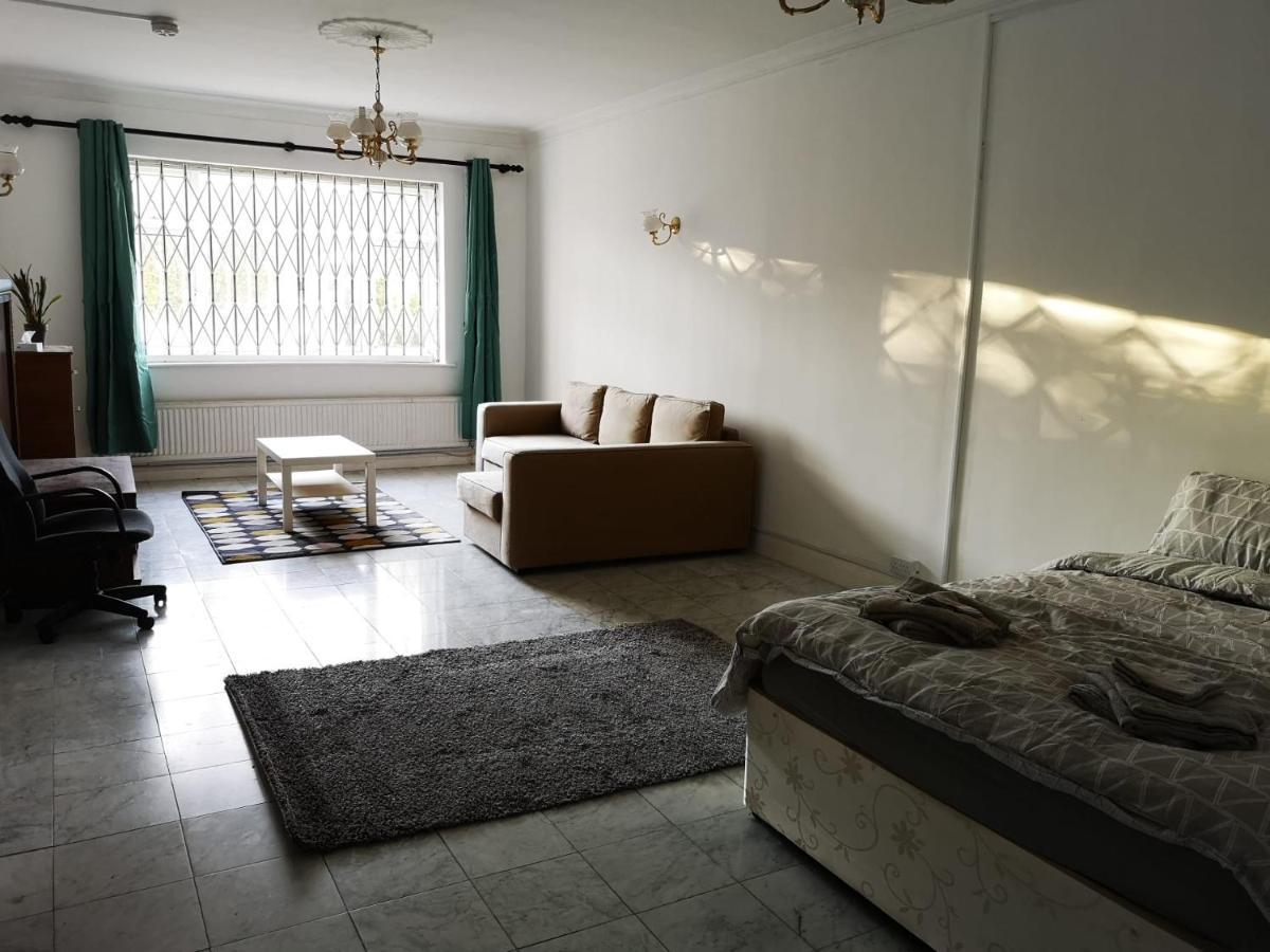 Large Spacious In Zone 2 Habitación en casa particular
