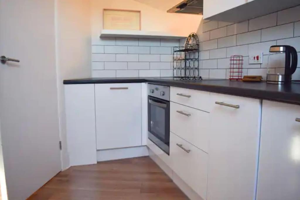 Spacious 1 Bedroom W/ Outdoor Terrace Apartment