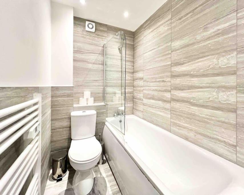 Apartamento Free Parking - Business Or Relocation - Weekly Or Monthly - 4 Guests By Hofin Stays Short Lets & Serviced *