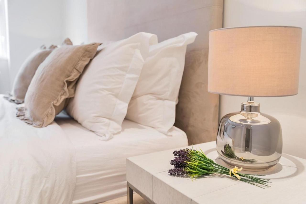 Prime Knightsbridge Mews - 4 Bed House Hébergement de vacances Londres