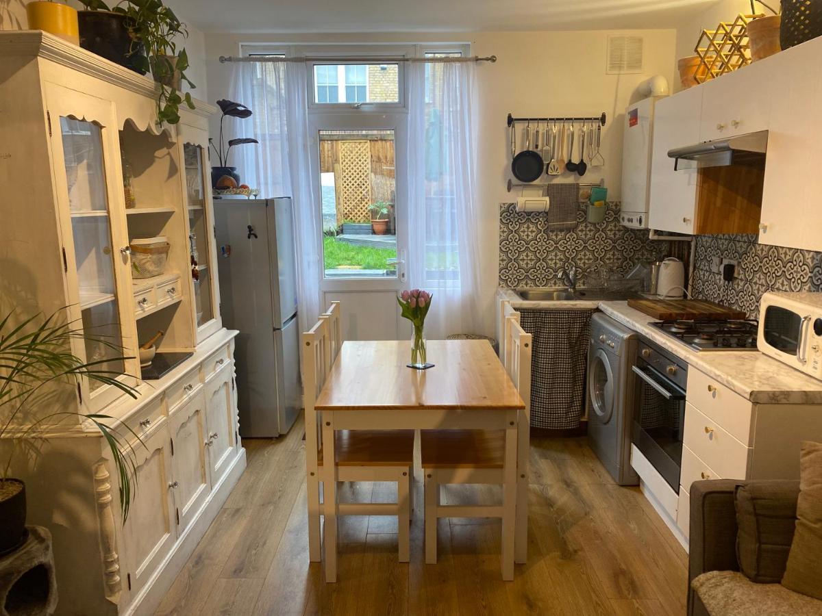 Accommodatie bij particulieren Guest Bedroom With King Size Bed In Brixton *