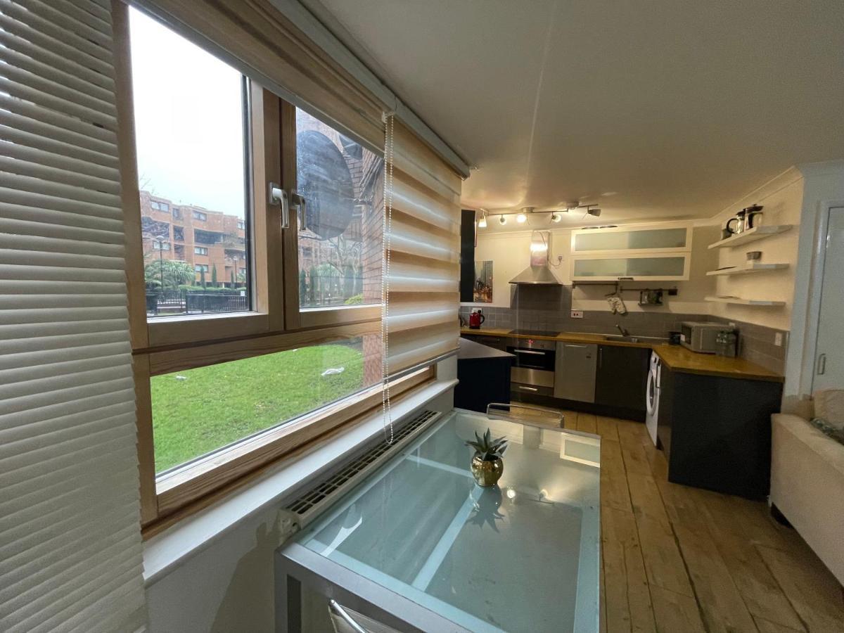 Amazing Chelsea Next To The River London