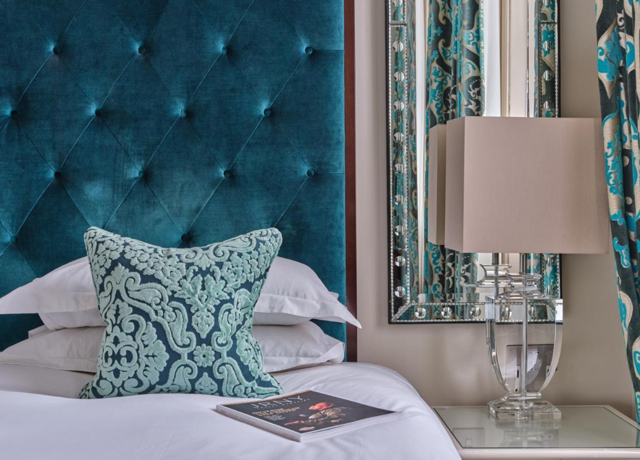 The By The Sloane Club * Londen