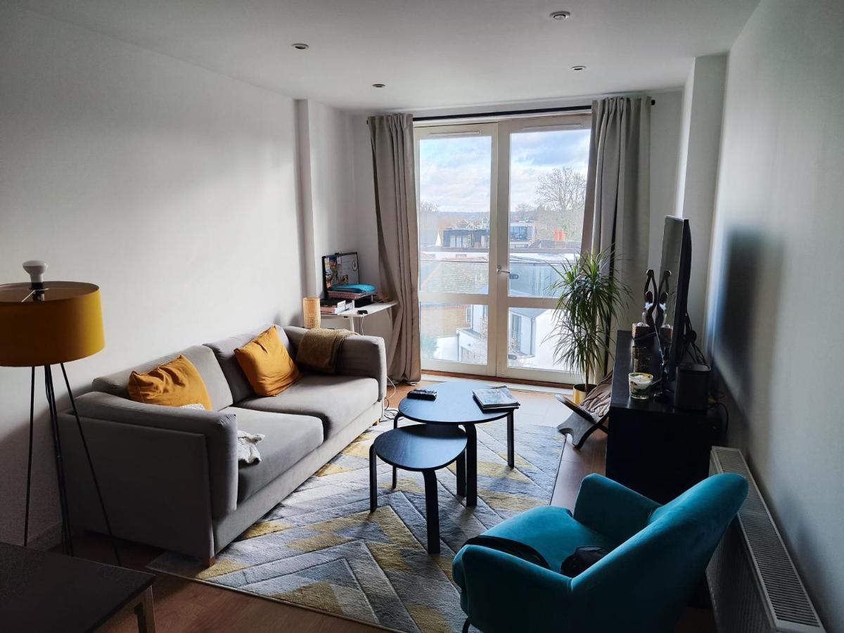 Cosy And Spacious In Forest Hill Appartement