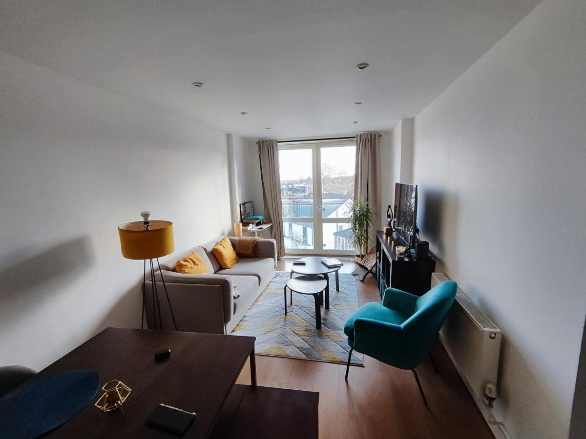 Cosy And Spacious In Forest Hill