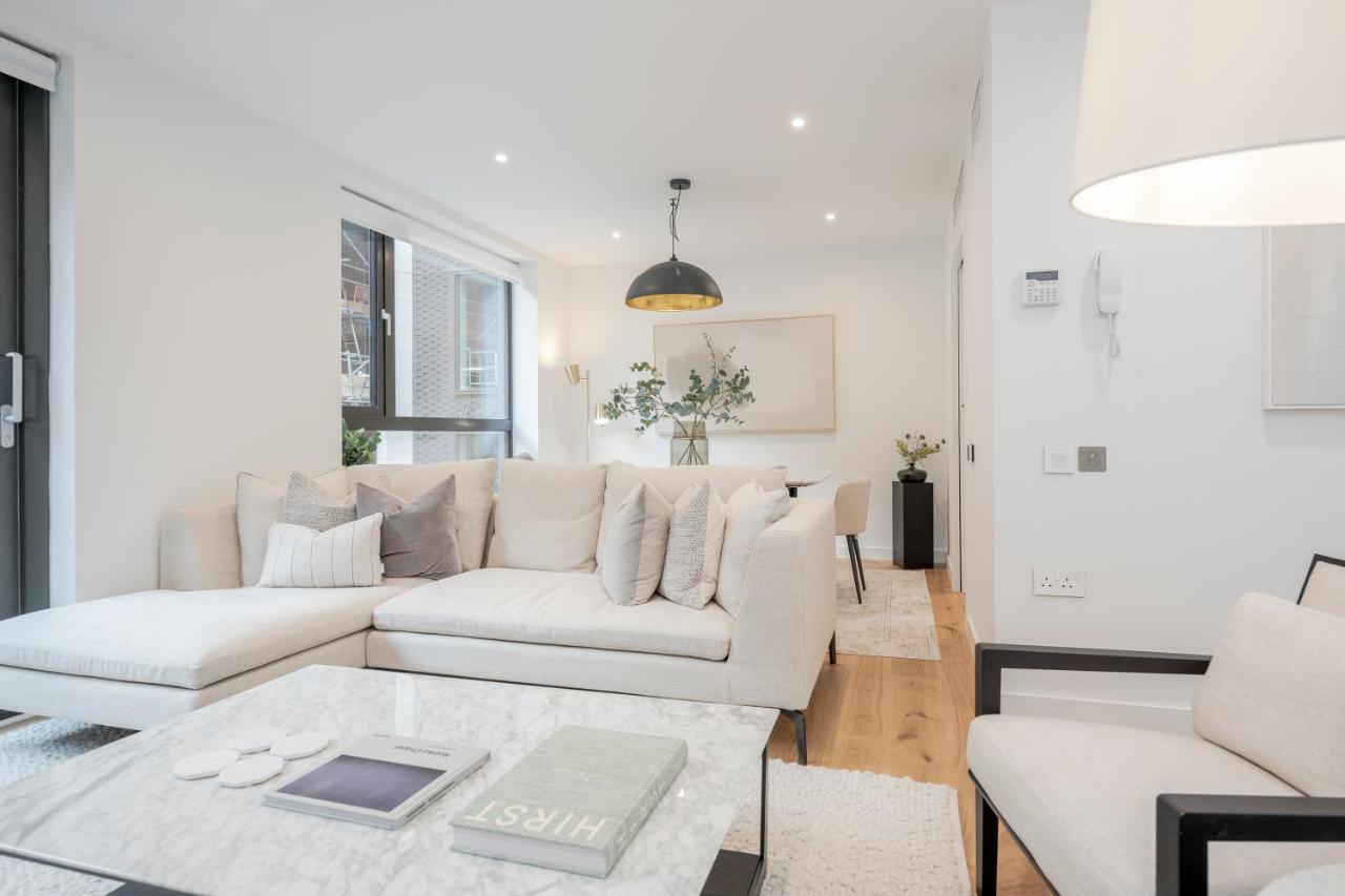 Luxury Mayfair Townhouse With A/c 3br 3ba Holiday home