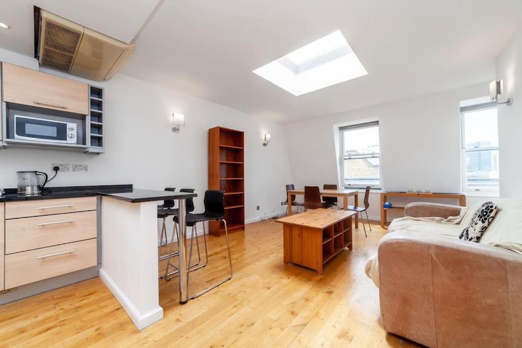 Top Floor Penthouse Flat With Amazing City View