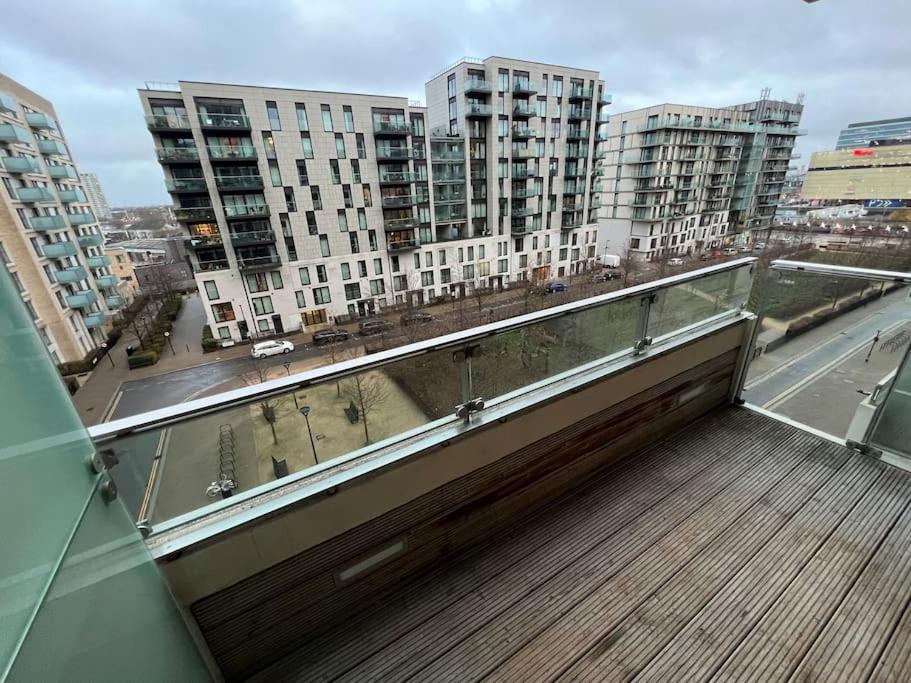 Modern 2 Bed - Olympic Park Stratford * London