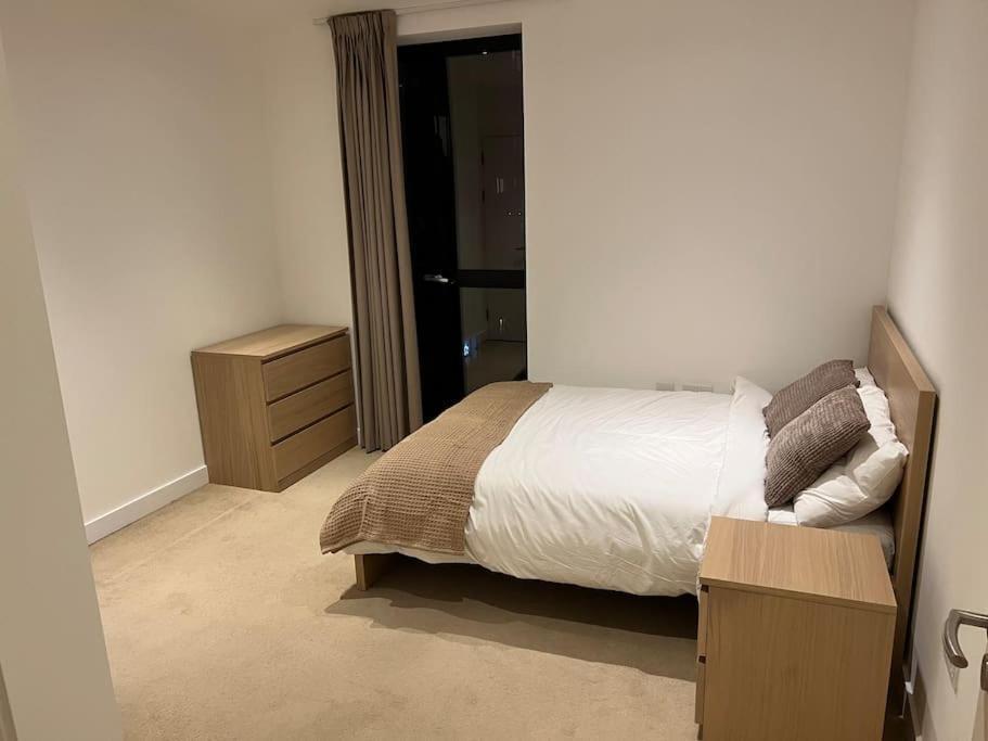 Modern 2 Bed - Olympic Park Stratford * London