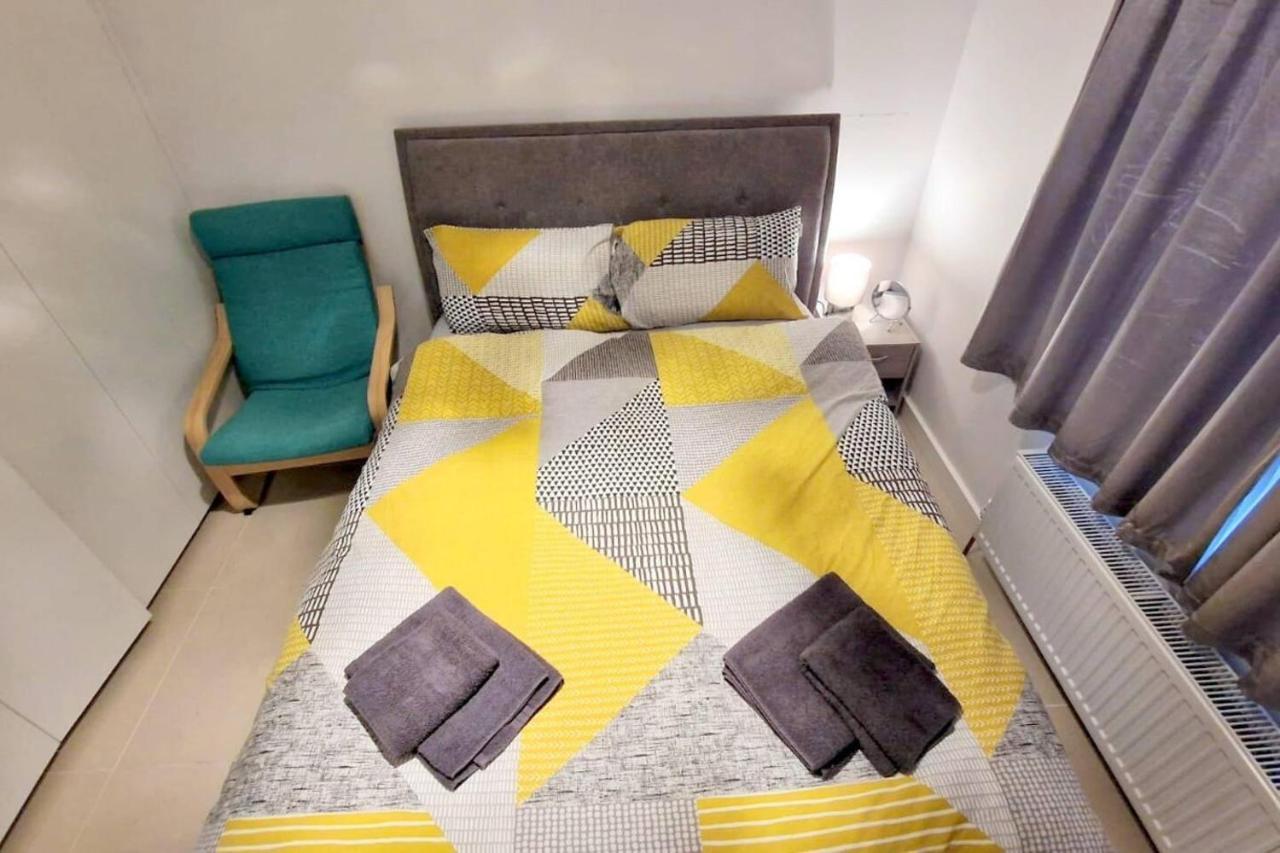 Modern 3-bed House In Surrey Quays Ferienhaus London
