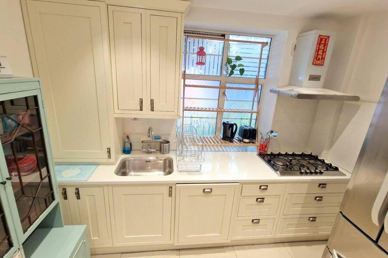 Modern 3-bed House In Surrey Quays London