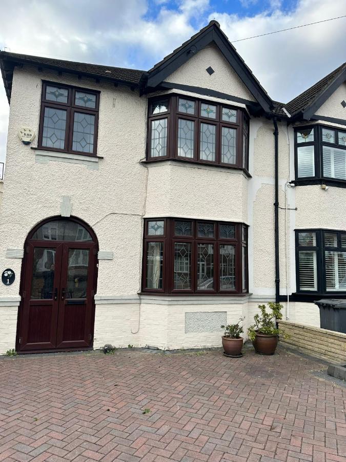 Amazing And Romantic O2 Arena 4 Bedrooms House Free Parking