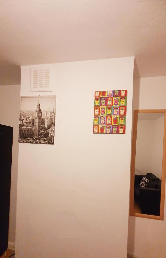 Merciful King Room, In Zone 2-3 Guest house London