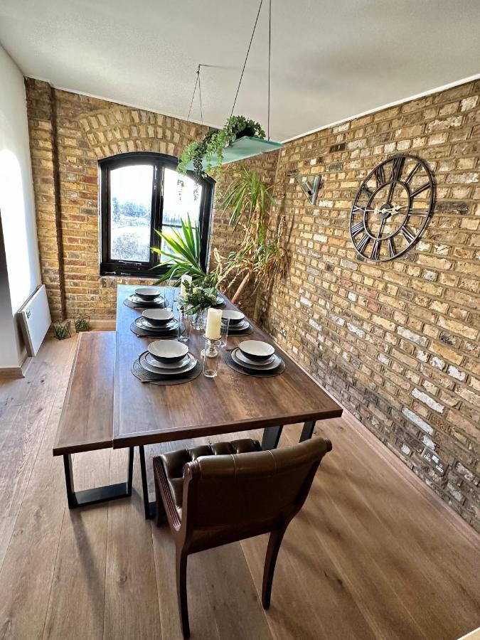 Deluxe Penthouse Riverside View 2 Bedroom Flat With Lift - Old Industrial Factory Warehouse Londres