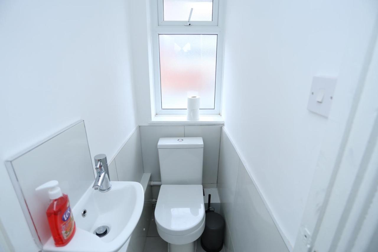 Abbeywood Station House *