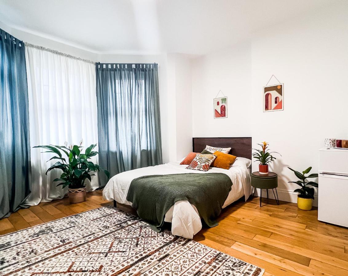 Zozy Happy Land Guest house *