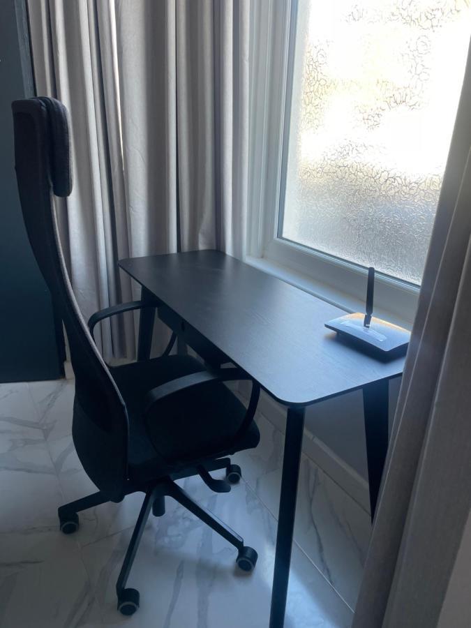 Amazing 3 Bedroom, 2 Bathroom, Ground Floor Flat With Garden, Near Train Station And Bus Stop Pousada Londres